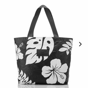 Aloha Collection Waipio Day Tripper